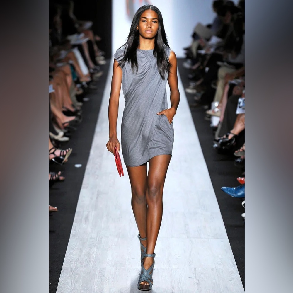🩶 BCBG runway dress Gray Medium